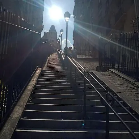 Appartamento Avec Vue Exceptionnelle A Montmartre. Parigi